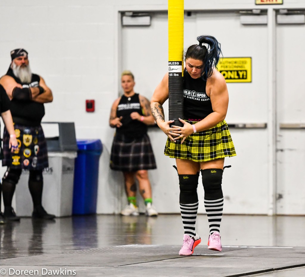 Emily Adams, caber toss, Highland Games at the Arnold Sports Festival 2022, @emilyofsunshine, @highlandgames, @scottishhighlandgames, @scottishhighlandgames2022, @indoorhighlandgames