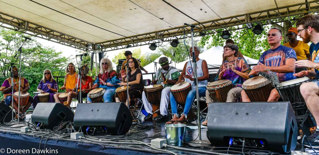 Wahru Cleveland playing with “The Spirit Drummers” at the Hot Times Festival 2022 #614whats2love #columbusfestival #hottimesfestival #comfest365 #sistahngoma #africandrums #bongodrums #womendrummers #womendrumming #womensdrumgroup 
@hottimesfestival @comfest365
